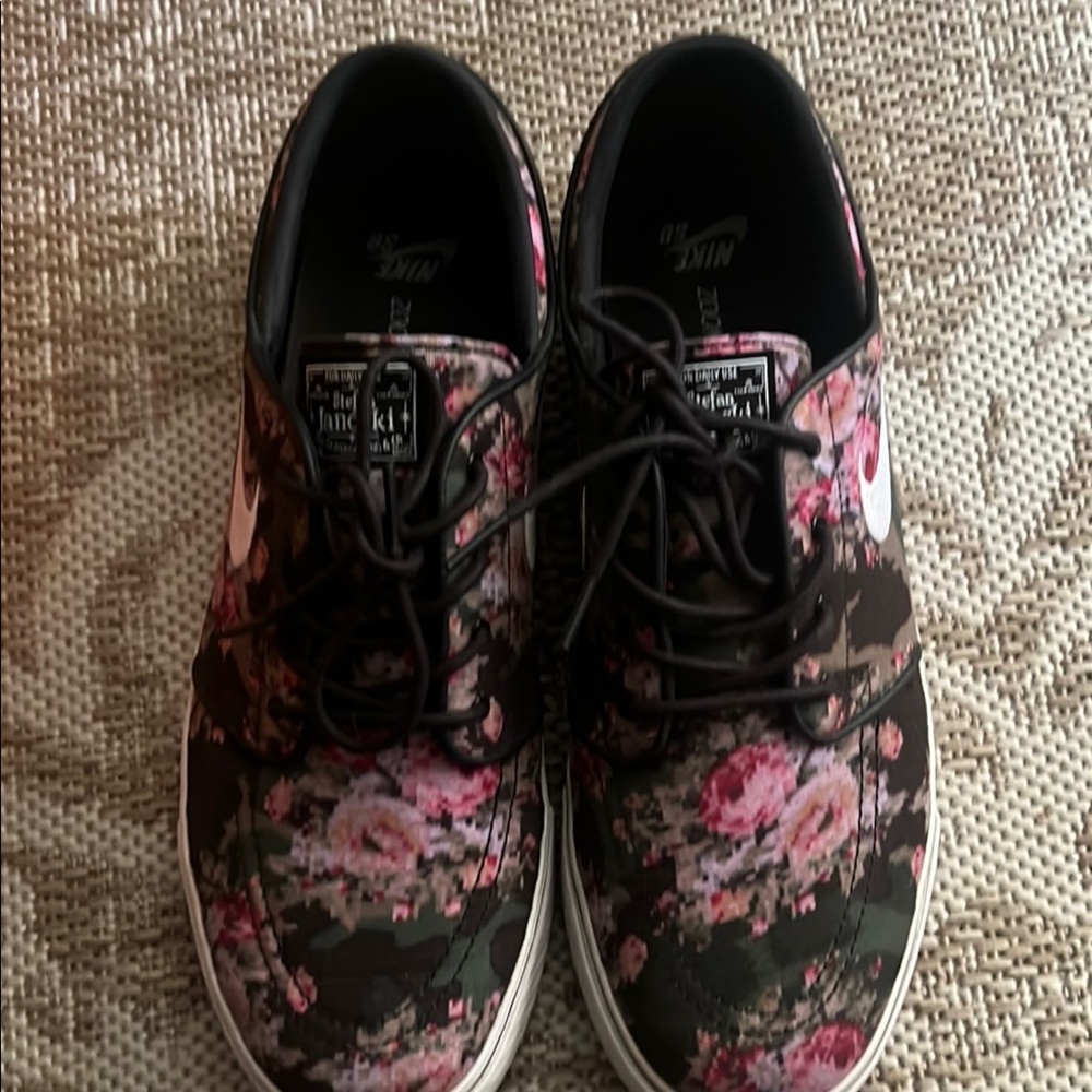 Nike Zoom Stefan Janoski PR in Multicolor and Black in excellent condition